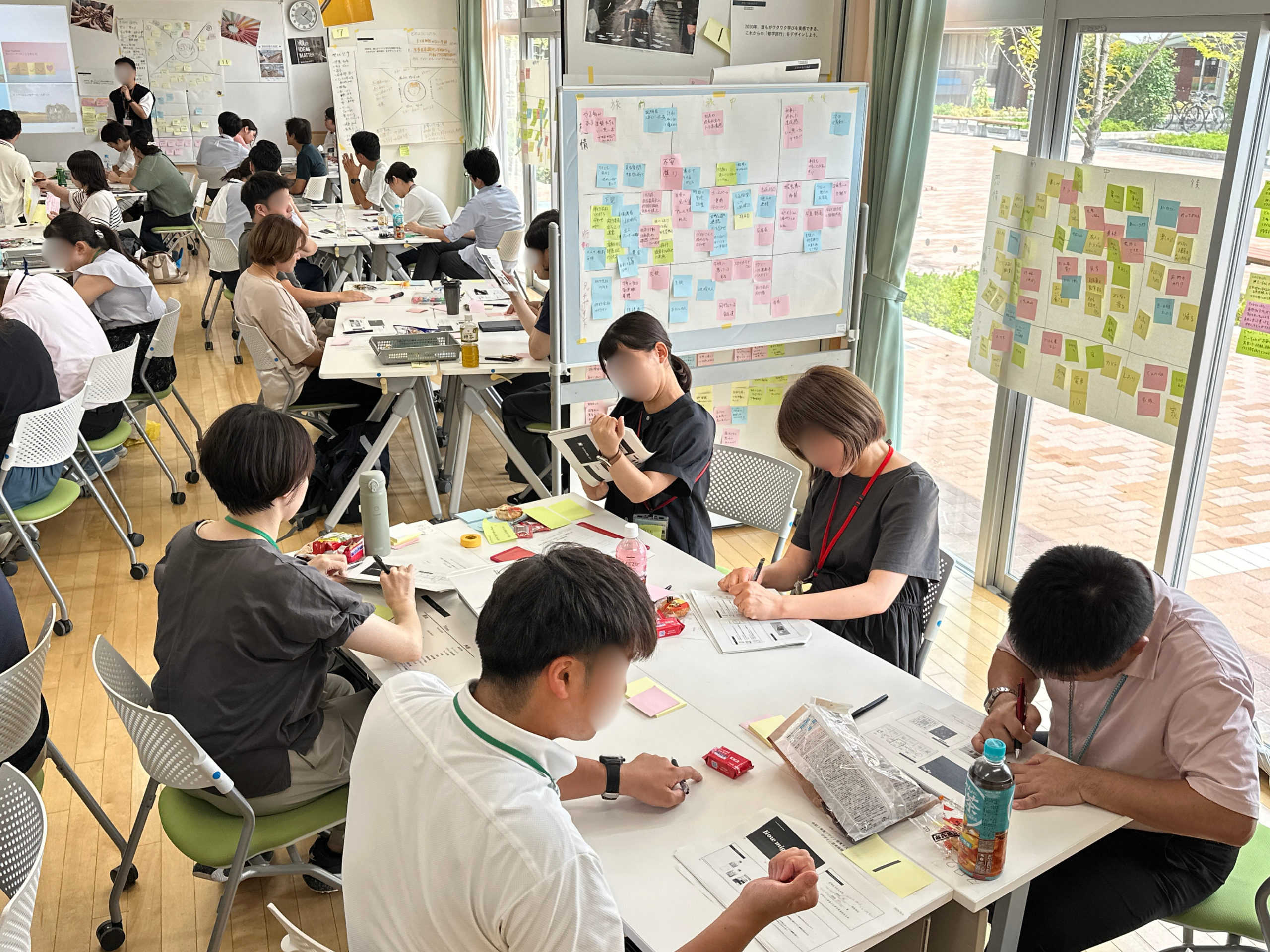 チームによるアイデア発表と成果共有